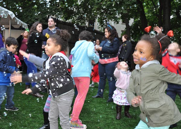 preschool bubble party with families and facepainting